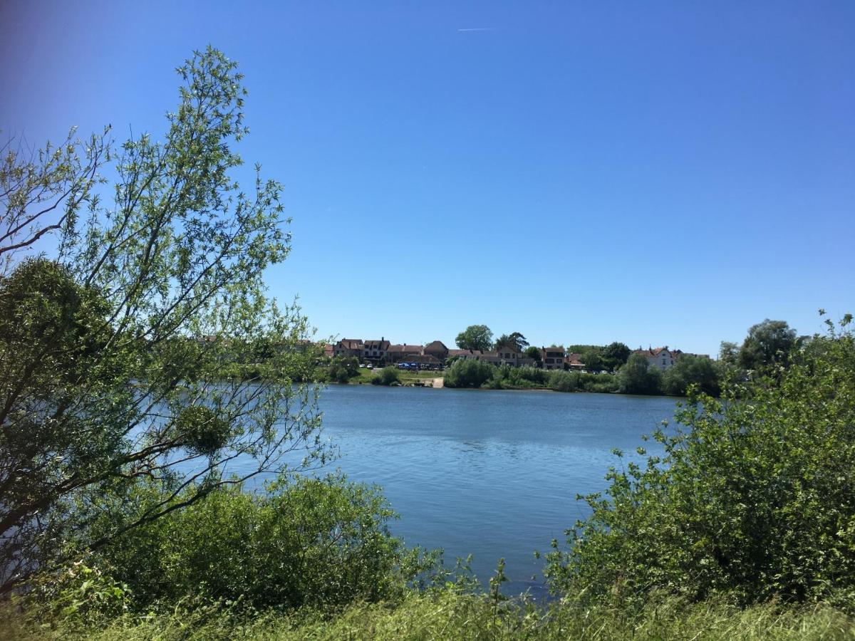 En Bord De Seine Bed & Breakfast Vetheuil Luaran gambar